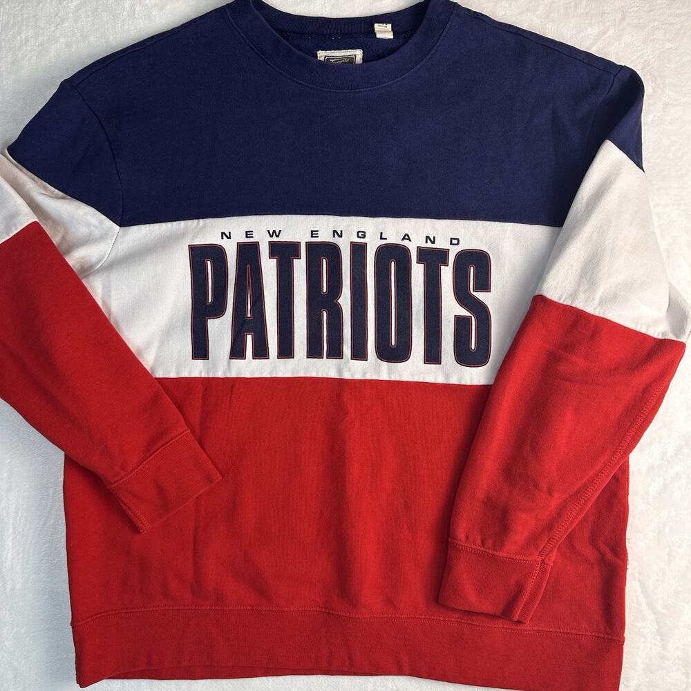 WOMENS PATRIOTS SIZE L COLORBLOCK TAILGATE CREWNECK SWEATSHIRT SIZE L